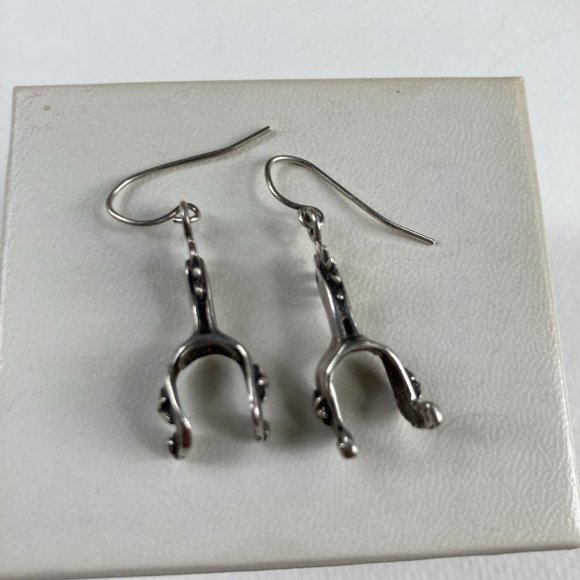 Pretty sterling silver spur dangle earrings, signed, possibly Kee Tsosie - Picture 9 of 9